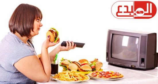 دراسة: مشاهدو التليفزيون أثناء تناول العشاء أكثر عرضة للسمنة بمعدل 40%