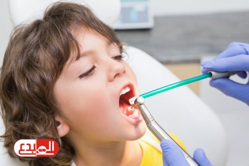 دعوات في بريطانيا لمنع إعلانات الحلوى بسبب أزمة تسوس أسنان الأطفال