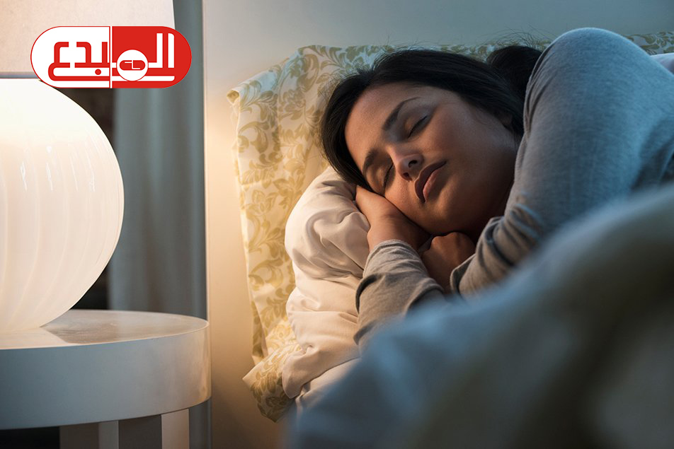 ما هي المخاطر التي يسببها النوم في الضوء؟