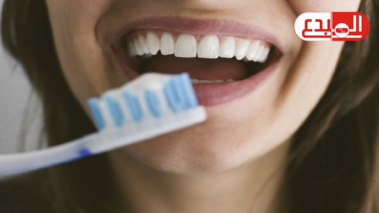 دراسة: تنظيف الأسنان في وقت معين من اليوم عامل “مهم” لطول العمر